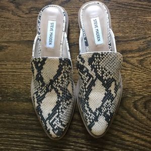 NWOT!! Steve Madden Snakeskin Mules